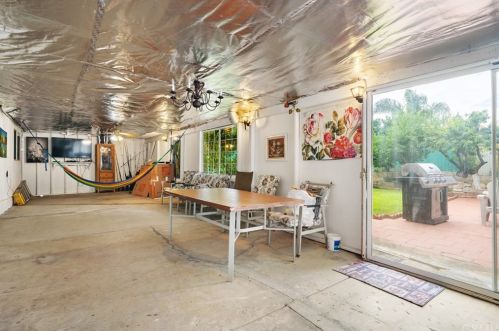 10462 Hole Ave, Riverside CA  92505-1620 exterior