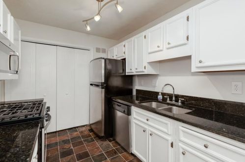 1303 Country Park Dr, Smyrna GA  30080-8227 exterior