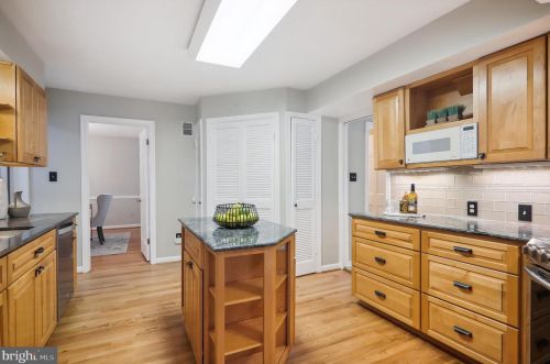 1221 Pinecrest Cir, Silver Spring MD 20910-1626 exterior