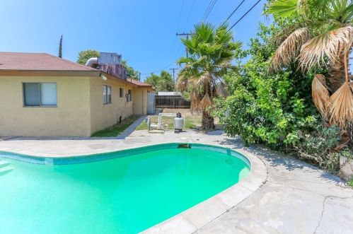 3361 Norfolk Dr, Riverside CA  92503-5146 exterior