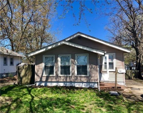 1762 Cleveland Ave, Decatur, IL 62521-3655