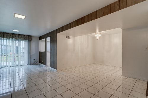 9149 Emerson St, Des Plaines, IL 60016-3915