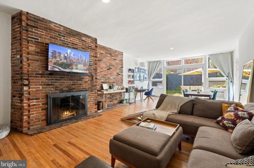 1928 Lombard St, Philadelphia, PA 19146-1411