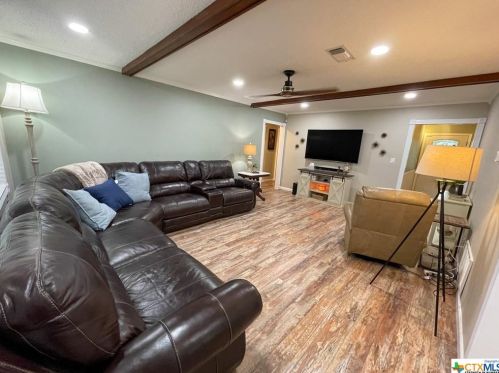 705 Chaparral Dr, Victoria, TX 77905-3849