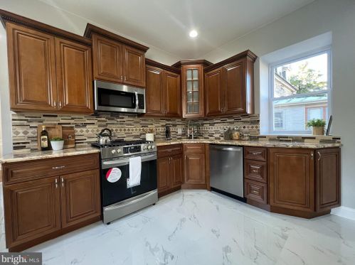 6805 11 St, Philadelphia PA 19147-1244 exterior