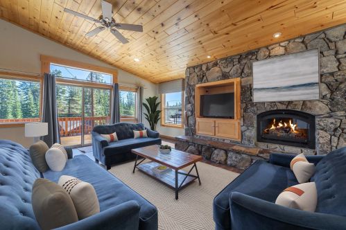 11550 Rhineland Ave, Truckee CA  96161-7067 exterior