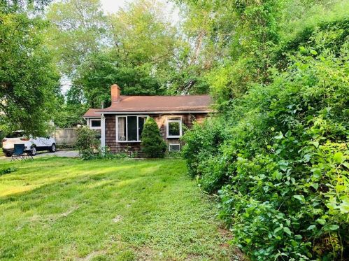 30 Idaho St, Coventry, RI 02816-5504