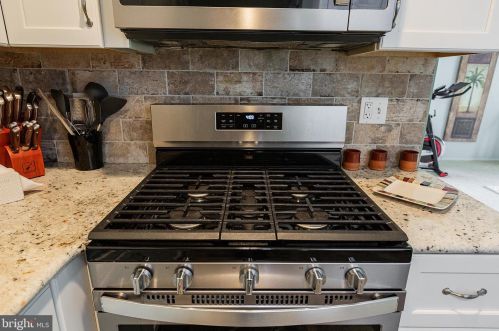 85 Valleybrook Dr, Lancaster PA  17601-4612 exterior