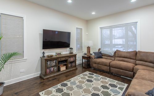 3653 Ravenswood Ave, Chicago, IL 60613-3510