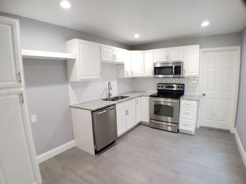 4924 Royal Dr, Fort Worth, TX 76116-8828