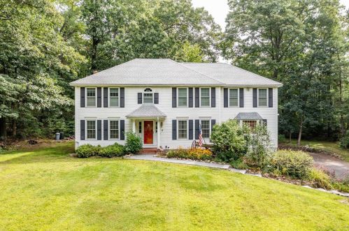 4 Rockwood Ln, Londonderry, NH 03053-6104