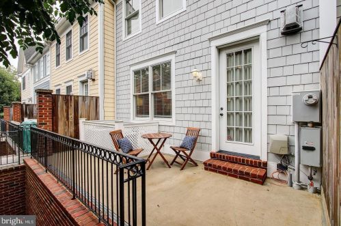 8916 Ct Way, Silver Spring MD 20910-2276 exterior