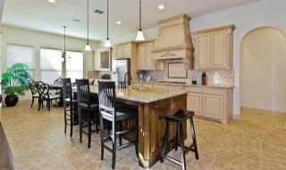 2710 Fountain Dr, Irving TX  75063-4505 exterior