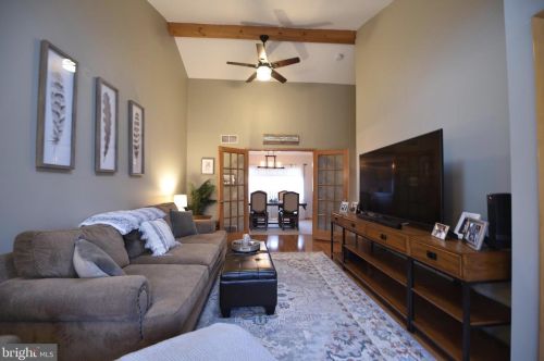 17 Maguire Rd, Trenton NJ 08690-1608 exterior