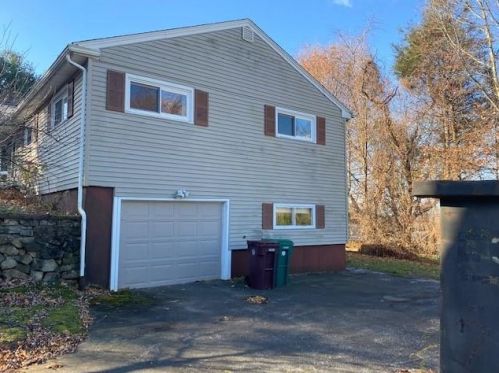 189 Annette Ave, Woonsocket, RI 02895-3901