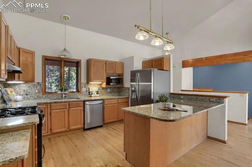 2720 Sunnywood Ave, Woodland Park CO 80863-9401 exterior