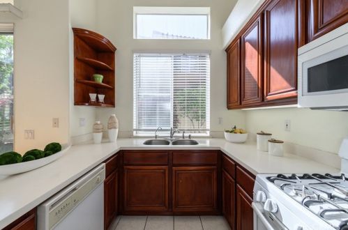 22 Del Ventura, Irvine CA  92606-8857 exterior