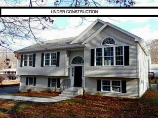 9 Victor Emanuel St, Providence, RI 02919-2730