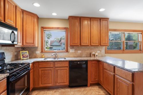715 67 Pl, Willowbrook IL  60527-8502 exterior