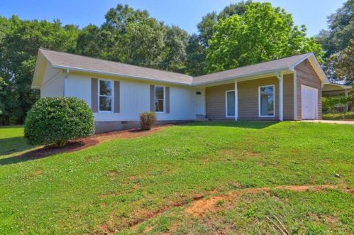 506 Sawmill Rd, Hampton, GA 30228-1532