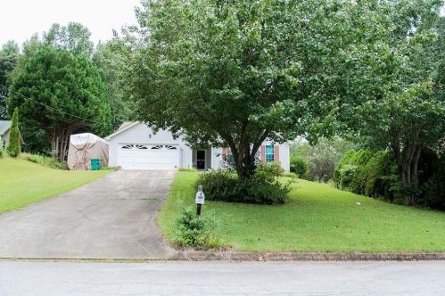 211 Nicki Ct, Hampton, GA 30228-2107