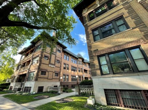945 Hyde Park Blvd, Chicago, IL 60615-2798