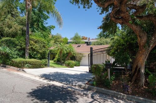 1420 Crest Dr, Altadena, CA 91001-1837