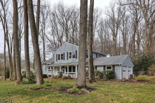 36 Highlander Dr, Scotch Plains, NJ 07076-2424