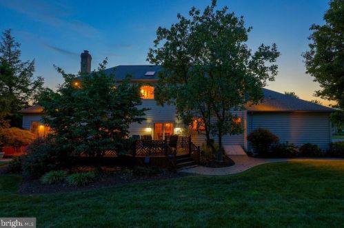 1991 Pickering Trl, Lancaster PA 17601-4972 exterior