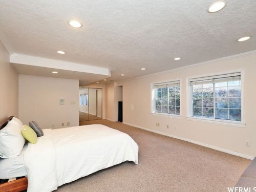 25 Snowstar Ln, Sandy UT 84092-4800 exterior