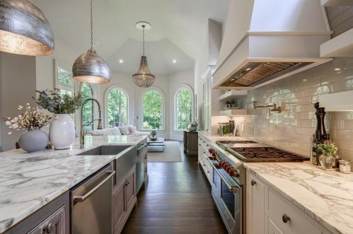 2799 Mabry Rd, Atlanta GA  30319-2828 exterior