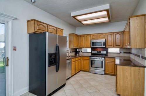 2111 Daniel Way, Carrollton TX 75006-1666 exterior