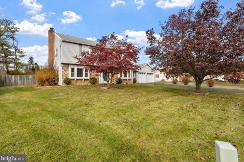 16 Turner Ln, Willingboro, NJ 08046-3622