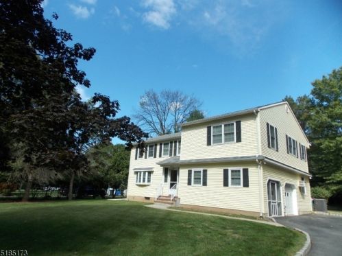 36 Berwick Dr, Bridgewater, NJ 08807-2640