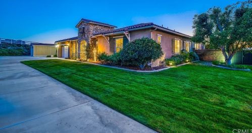 7935 Choi Dr, Riverside, CA 92506-7554