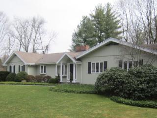 25 Turner Dr, Greenwich, CT 06831-4415