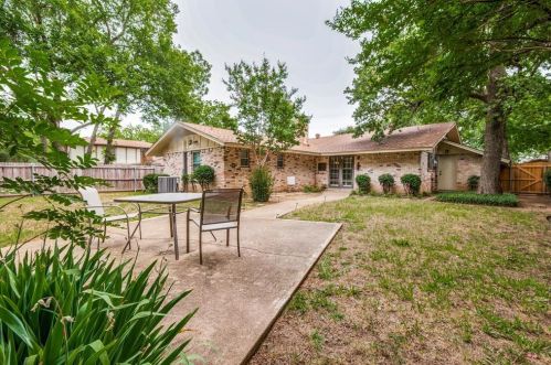 2119 Royal Oaks Dr, Irving TX 75060-5130 exterior