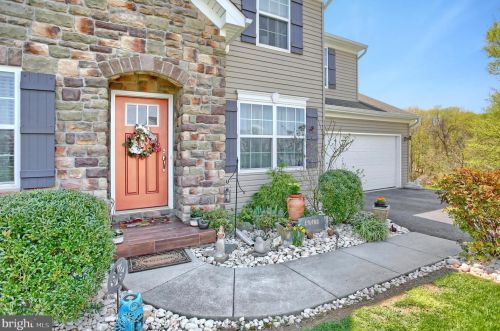 557 Yale St, Harrisburg, PA 17111-3558
