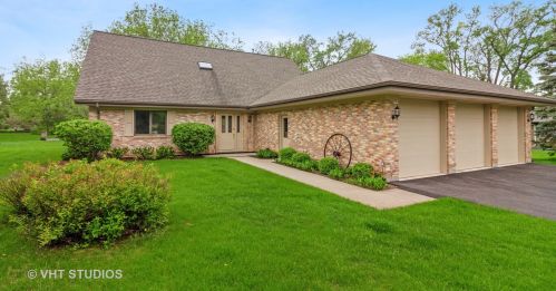 1519 Seneca Ct, Bull Valley, IL 60098-8800