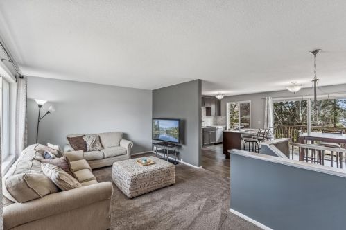 3940 Beryl Rd, Saint Paul MN  55122-1615 exterior