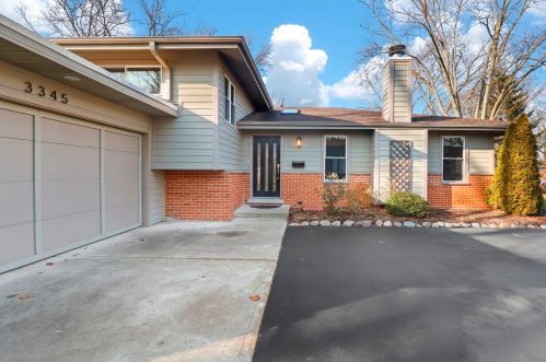 3345 Ralmark Ln, Glenview, IL 60026-1550