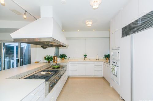 1205 Ikena Cir, Honolulu HI  96821-2561 exterior