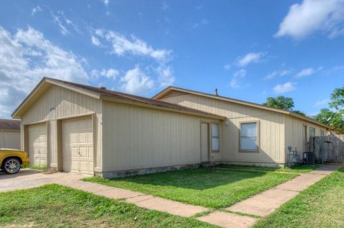 6906 Deep Cir, Austin TX  78744-5235 exterior