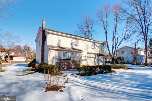 11 Cavalier Dr, Trenton NJ  08619-1357 exterior