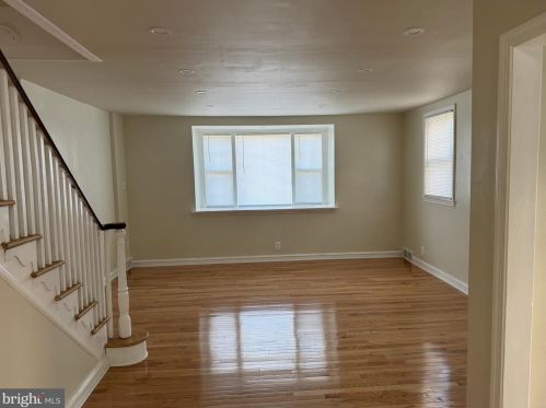 907 Longshore Ave, Philadelphia, PA 19111-4424