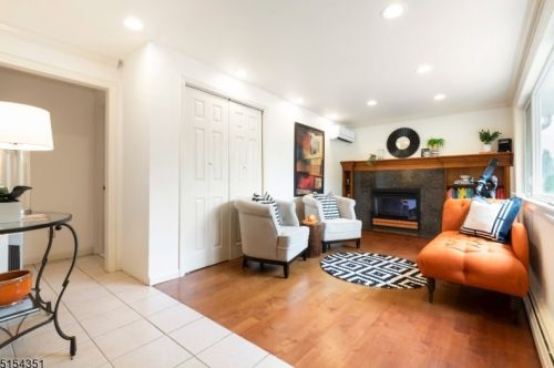 39 Lorelei Rd, Town Center, NJ 07052-1829