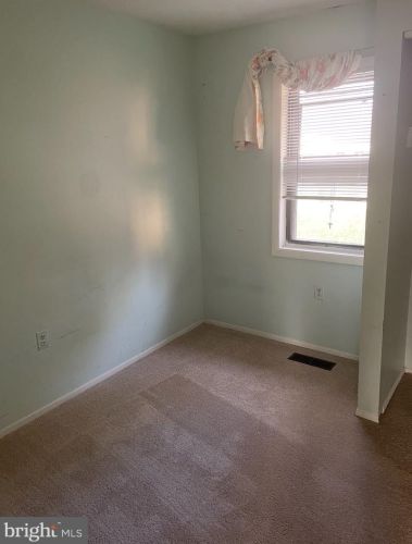 5435 Crossrail Dr, Springfield VA  22015-1814 exterior