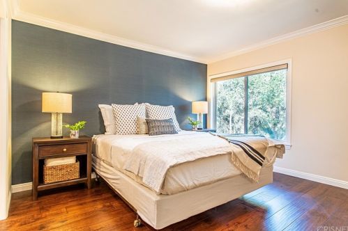 2010 Buckingham Pl, Glendale CA  91206-1401 exterior