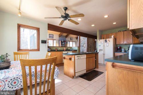 80 Quinn Lea Rd, Harpers Ferry WV 25425-5372 exterior