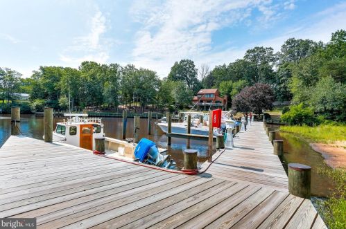 181 Berrywood Dr, Severna Park MD 21146-2030 exterior